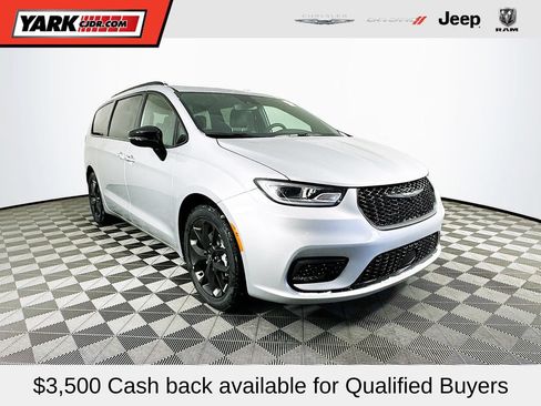 New 2026 Chrysler Pacifica Select w/ S Appearance Package FWD image 1