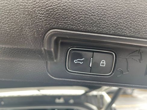Used 2022 Ford Explorer XLT w/ Equipment Group 202A AWD/4WD image 11