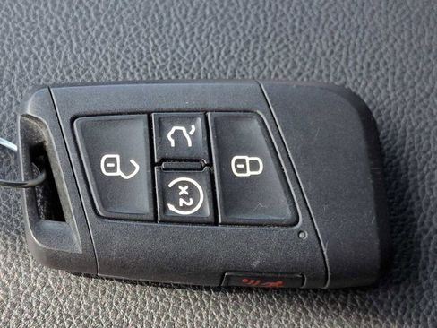 Used 2023 Volkswagen Tiguan SE R-Line image 36