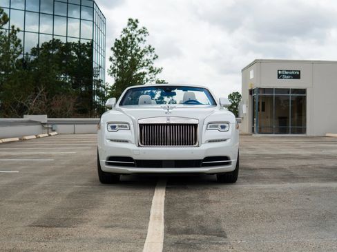 Used 2017 Rolls-Royce Dawn RWD image 16