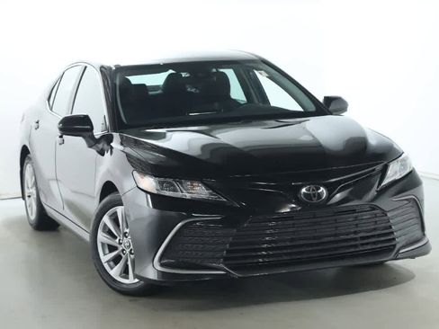 Certified 2023 Toyota Camry LE image 2