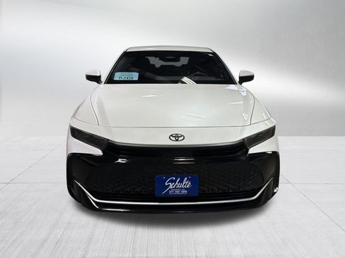 Used 2023 Toyota Crown XLE image 2