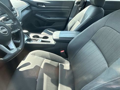 Used 2025 Nissan Altima 2.5 SV FWD image 9