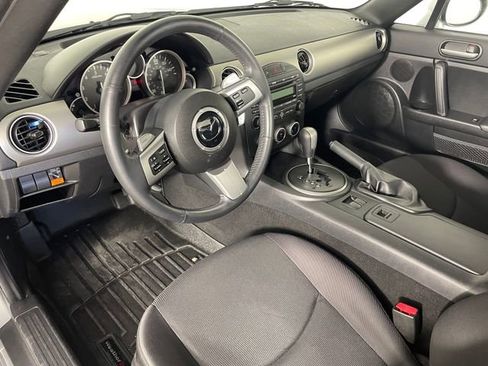 Used 2010 MAZDA MX-5 Miata Touring RWD image 3