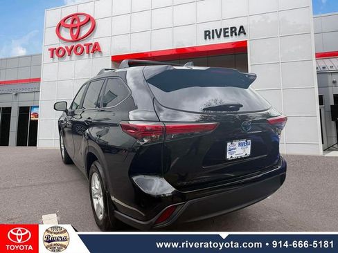 Used 2023 Toyota Highlander LE AWD/4WD image 7