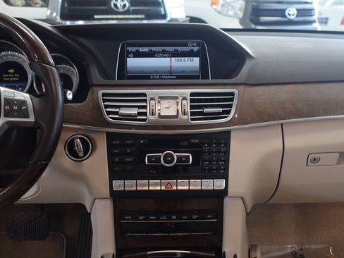 Used 2014 Mercedes-Benz E 550 4MATIC Sedan image 27