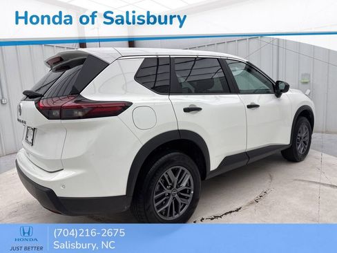 Used 2024 Nissan Rogue S image 11