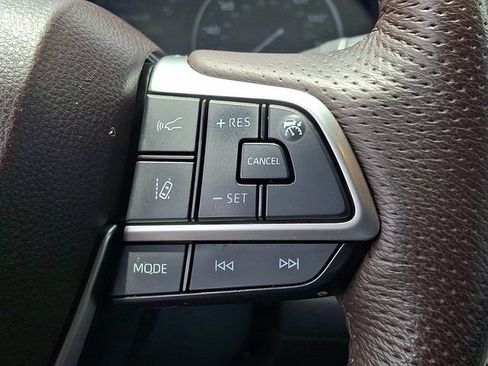 Used 2023 Toyota Sienna Platinum FWD image 20