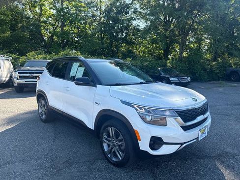 Used 2021 Kia Seltos S AWD/4WD image 1