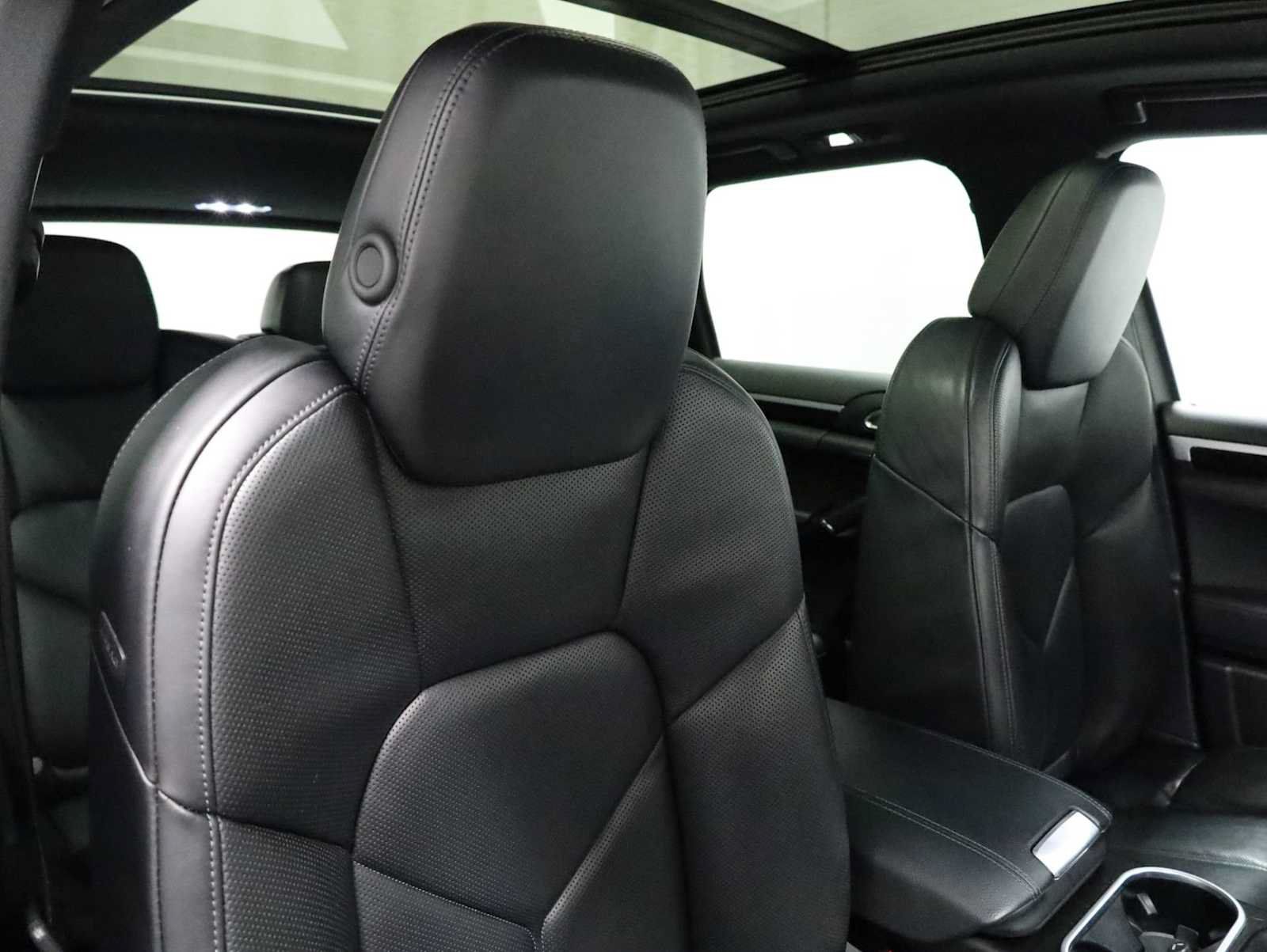 Used 2017 Porsche Cayenne S AWD/4WD image 22