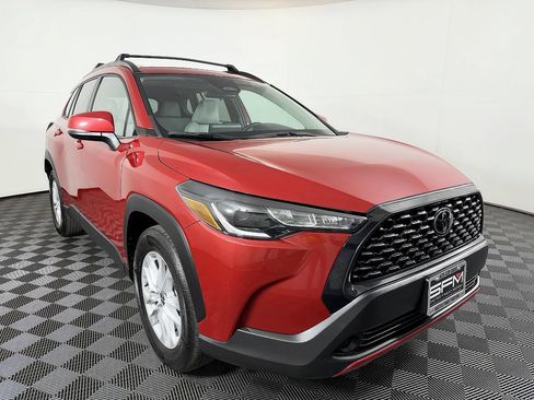 Used 2023 Toyota Corolla Cross LE w/ Moonroof Package AWD/4WD image 5