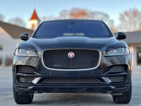 Used 2019 Jaguar F-PACE Prestige image 2