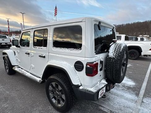 Used 2019 Jeep Wrangler Unlimited Sahara image 3