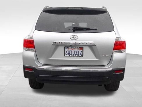 Used 2012 Toyota Highlander Limited w/ Tow Pkg image 4
