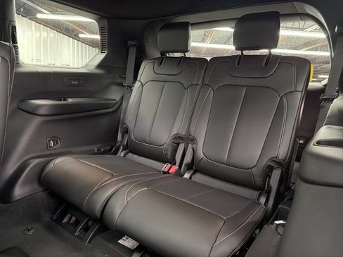 New 2025 Jeep Grand Cherokee L Limited w/ Luxury Tech Group II RWD image 12