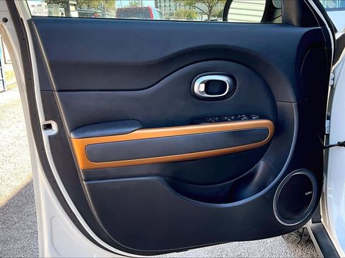 Used 2015 Kia Soul ! w/ Sun & Sound Package image 23