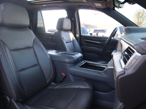 Used 2021 GMC Yukon Denali w/ Denali Premium Package AWD/4WD image 41