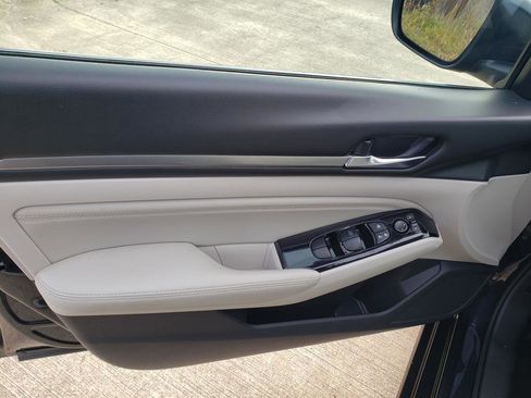 Used 2021 Nissan Altima 2.5 SV w/ SV Premium Package image 16