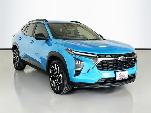 Used 2025 Chevrolet Trax RS w/ Driver Confidence Package image 3