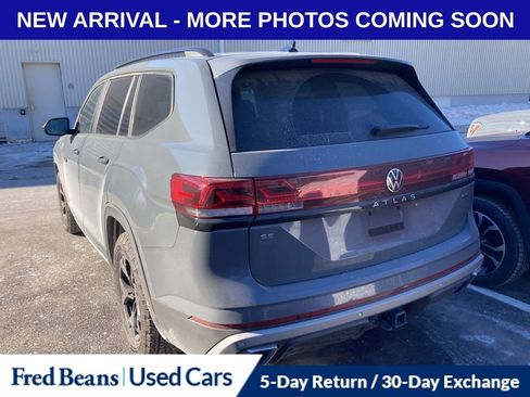 Used 2025 Volkswagen Atlas Peak Edition SE image 4