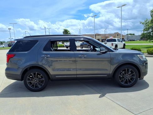 Used 2018 Ford Explorer XLT w/ Equipment Group 202A FWD image 5