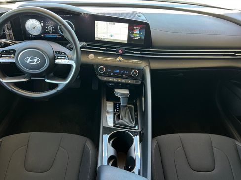 Used 2025 Hyundai Elantra SEL FWD image 13