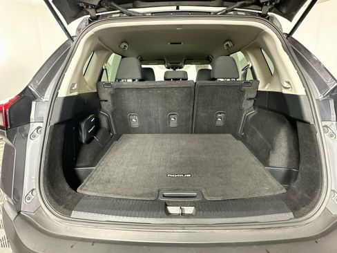 Used 2023 Nissan Rogue S AWD/4WD image 25