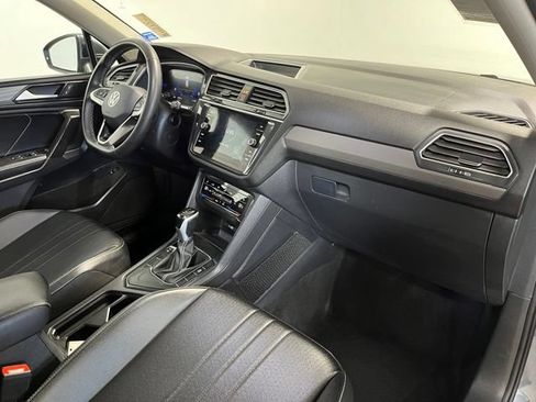 Used 2024 Volkswagen Tiguan SE FWD image 11