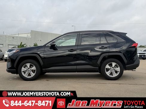 Used 2025 Toyota RAV4 XLE w/ Convenience Package image 6