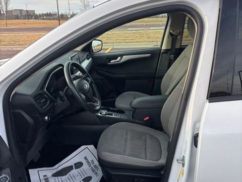 Used 2020 Ford Escape SE image 6