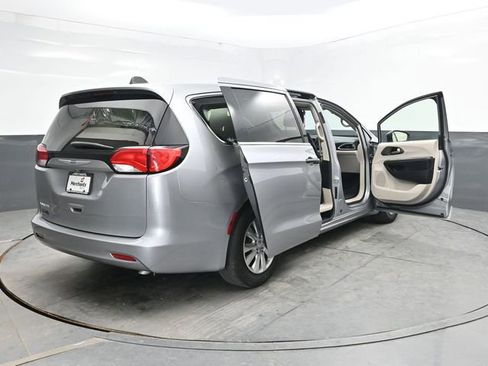 Used 2020 Chrysler Voyager L FWD image 44