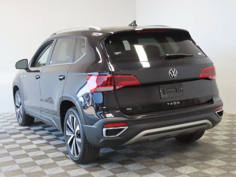 Used 2024 Volkswagen Taos SE FWD image 3