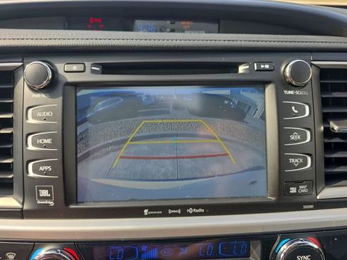 Used 2019 Toyota Highlander Limited AWD/4WD image 16