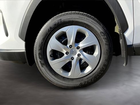 Used 2021 Toyota RAV4 LE image 27