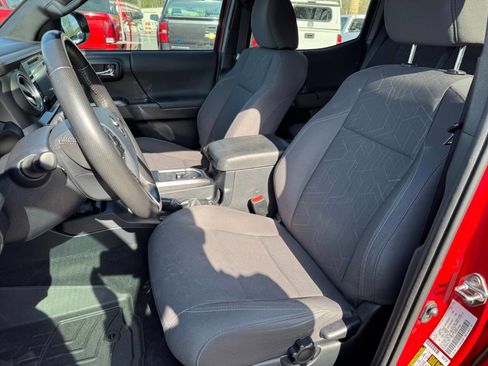 Used 2019 Toyota Tacoma TRD Sport image 16