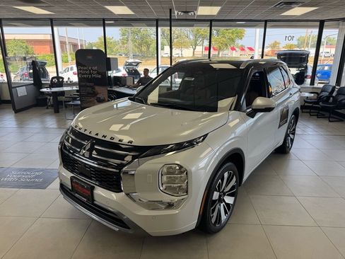 New 2025 Mitsubishi Outlander SEL image 1