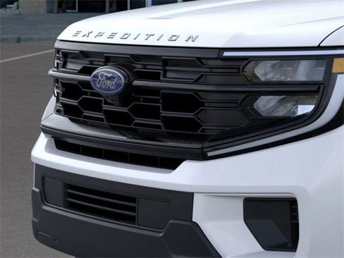 New 2025 Ford Expedition Active image 17