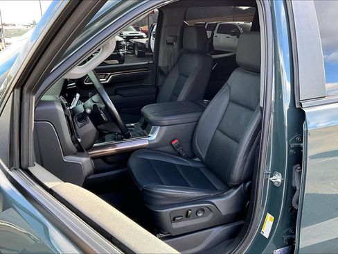 Used 2025 Chevrolet Silverado 1500 LT Trail Boss w/ Convenience Package II AWD/4WD image 26