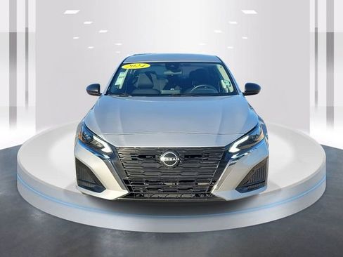 Used 2024 Nissan Altima 2.5 SV image 2