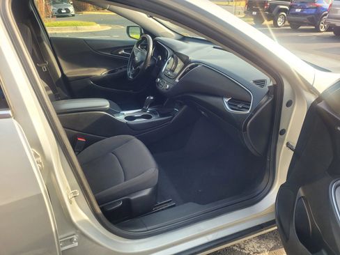 Used 2016 Chevrolet Malibu LT image 18