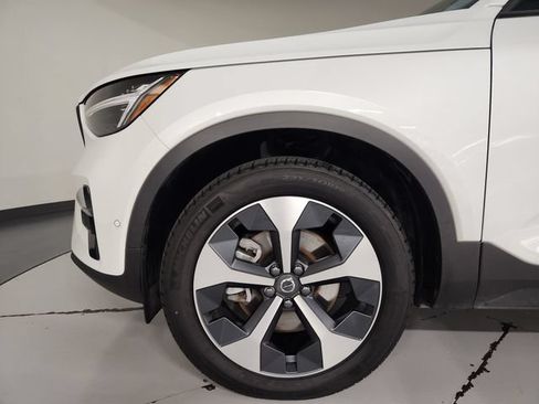 Certified 2026 Volvo XC40 B5 Plus AWD/4WD image 10