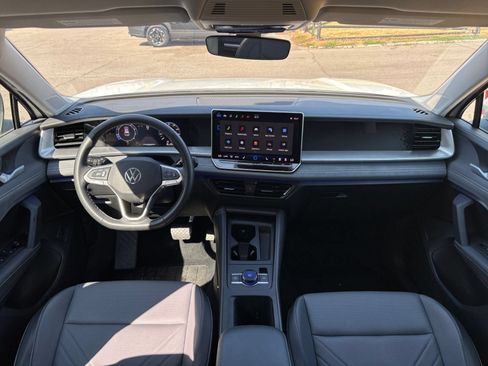 Used 2026 Volkswagen Tiguan SE AWD/4WD image 34