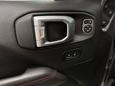 Used 2021 Jeep Gladiator Rubicon AWD/4WD image 15