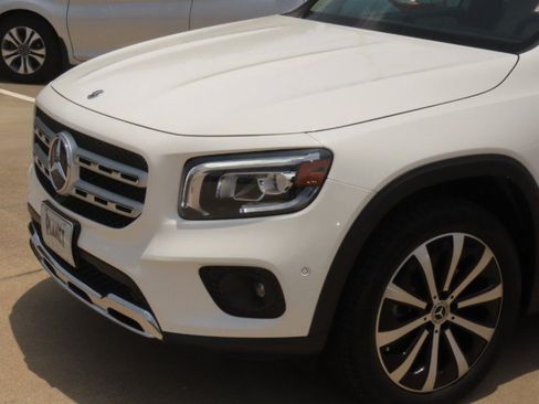 Used 2023 Mercedes-Benz GLB 250 image 3