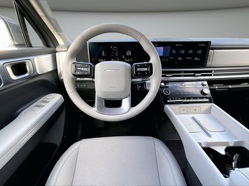 Used 2025 Hyundai Santa Fe SEL image 8