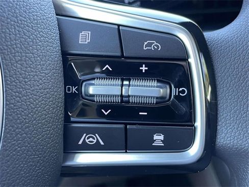 New 2026 Kia Carnival LX image 29