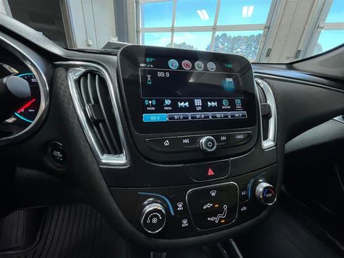 Used 2017 Chevrolet Malibu LT w/ Driver Confidence Package image 15