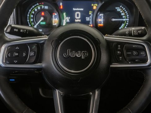 Used 2024 Jeep Wrangler Unlimited Sahara AWD/4WD image 17
