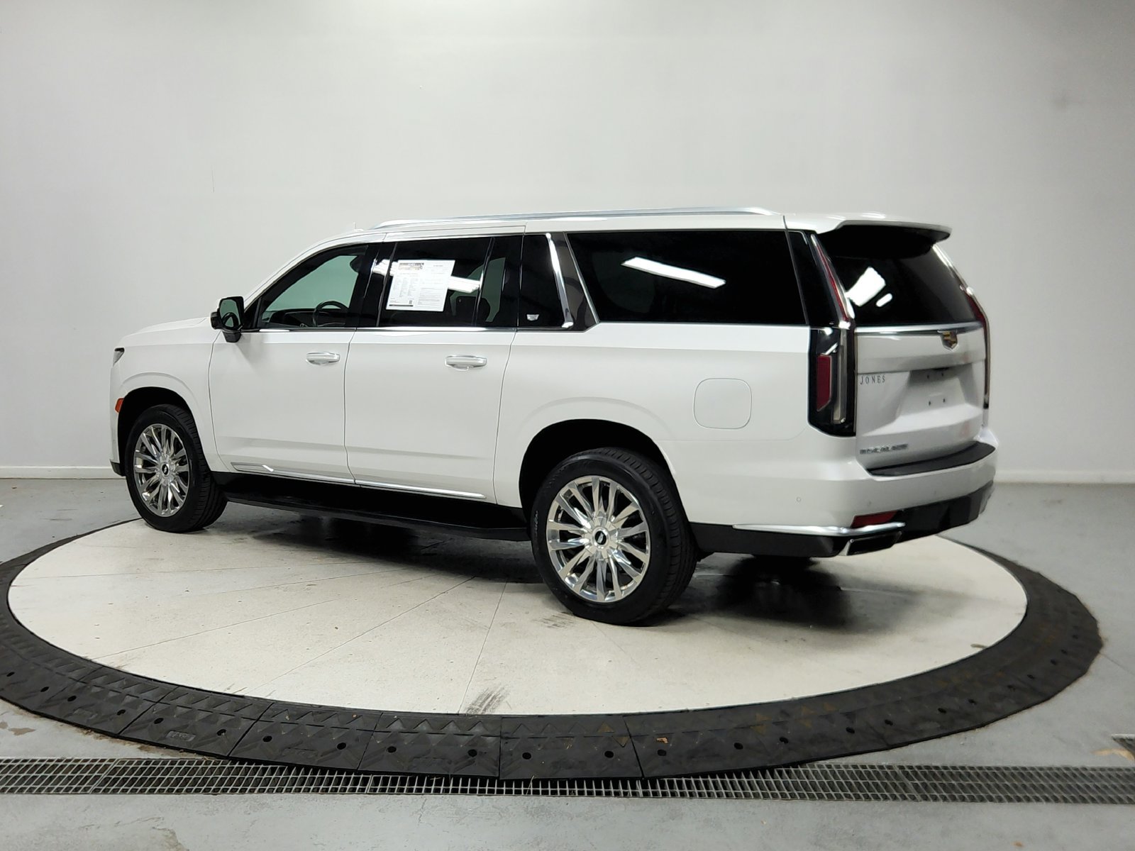 Used 2021 Cadillac Escalade ESV Premium Luxury AWD/4WD image 6