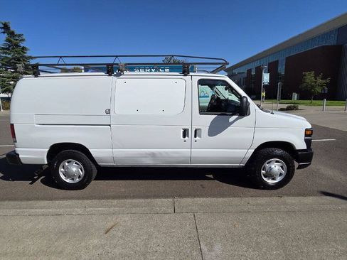 Used 2014 Ford E-250 and Econoline 250 w/ Power Group RWD image 4
